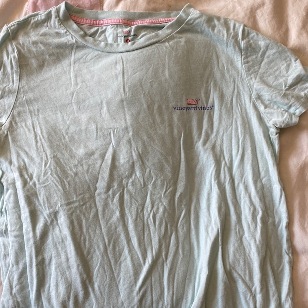 vineyard vines t-shirt